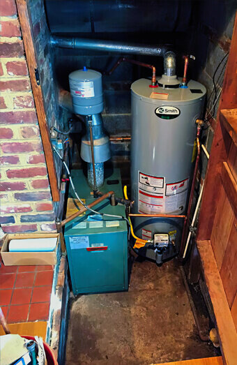 https://plumberroleystone.com.au/uploads/2025/06/hot-water-189087.jpg