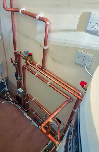 https://plumberroleystone.com.au/uploads/2025/06/hot-water-301986.jpg
