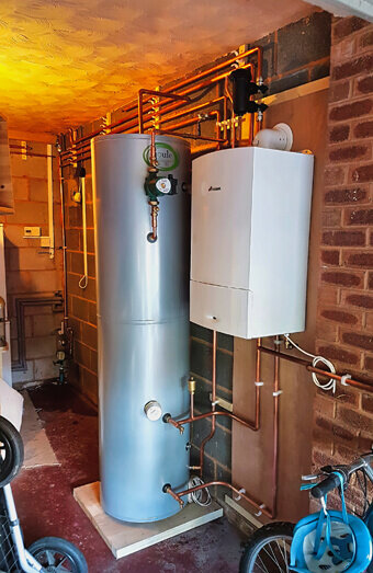 https://plumberroleystone.com.au/uploads/2025/06/hot-water-684599.jpg